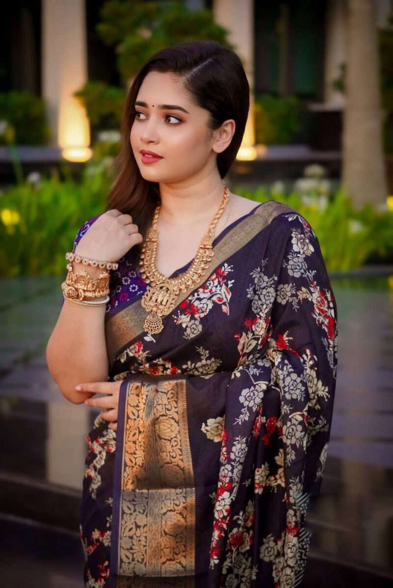 Dhupiyan Sharee with Blouse Piece - Image 6